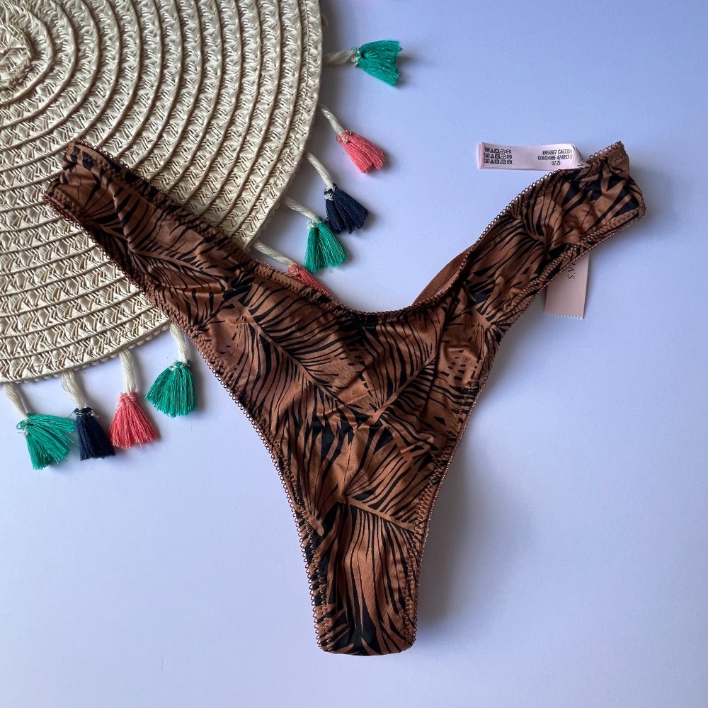 Victoria's Secret Strappy-Back Charm High-Leg Thong Panty Cocoa Palms Small NEW